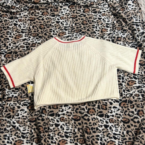 Cable Knit Cream Short Sleeve Sweater with Red Accents - Picture 4 of 5